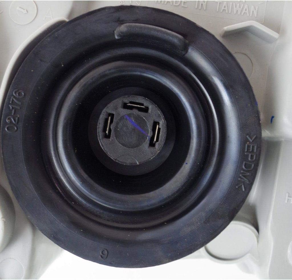 Passenger Side Headlight for 2000-2002 Toyota Echo P749138