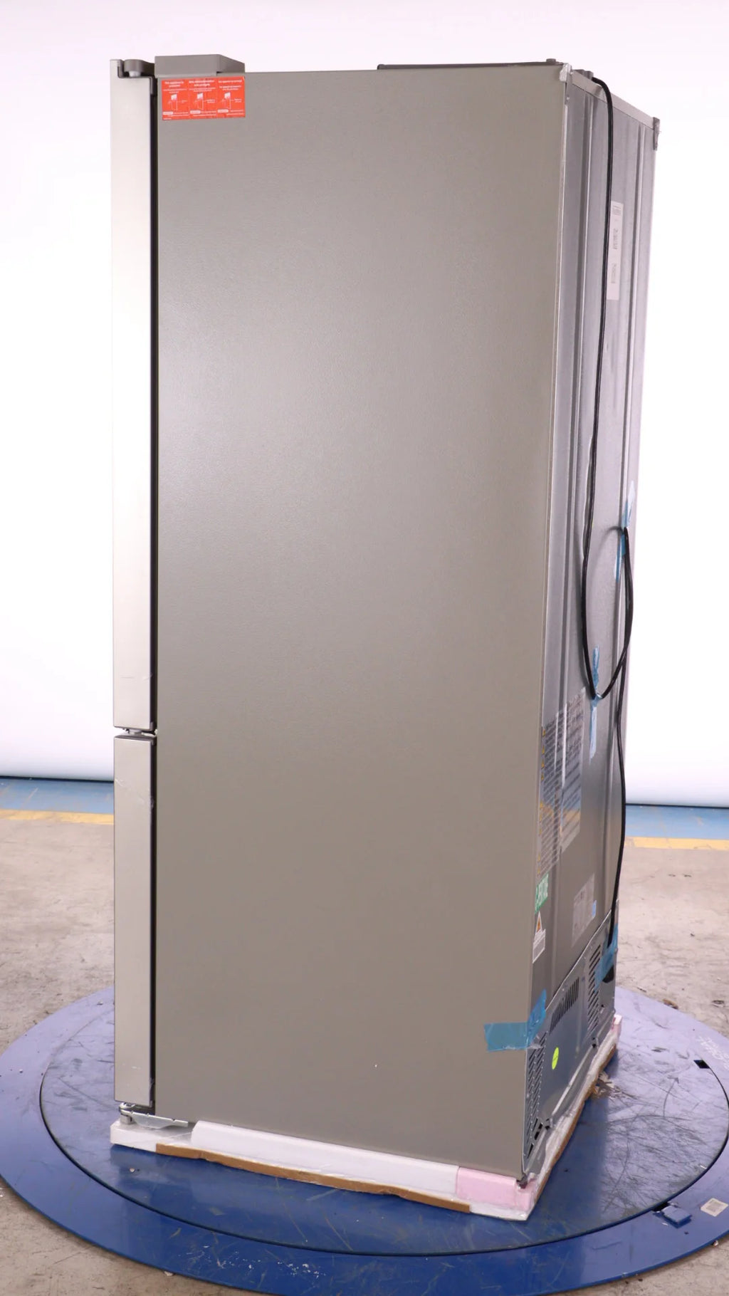 30 In. 18 Cu. Ft. Stainless Steel Bottom Mount Refrigerator W45461