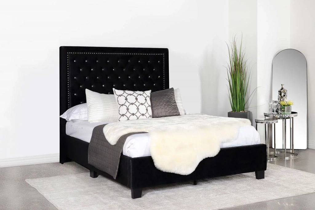 Black Upholstered Tufted Platform Eastern King Bed S67682