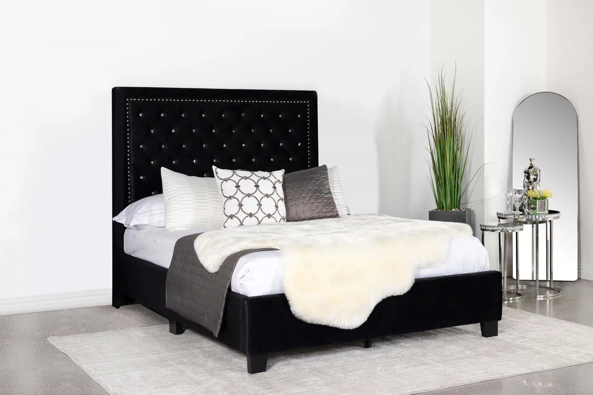 Black Upholstered Tufted Platform Eastern King Bed S67682