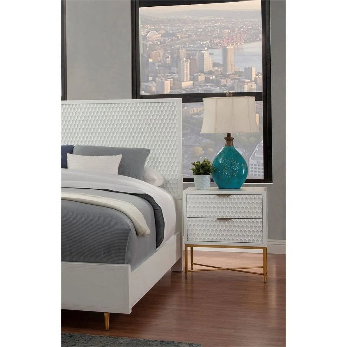 4 Piece Set with Nightstand King Headboard and Vanity B89508