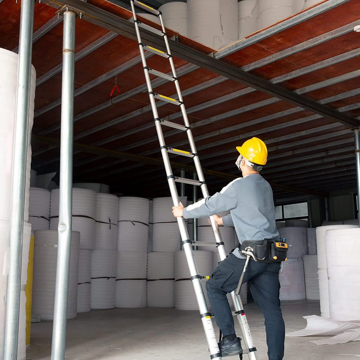 Telescoping Aluminum Extension Ladder, 330lbs Max Capacity C7341
